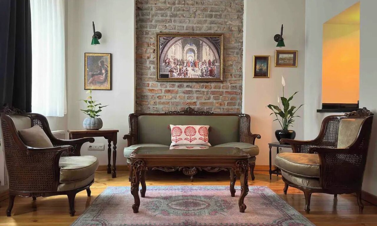 Sisli Apartment | 2Br, 2Ba, 1st Floor of Historical Building ,Galata