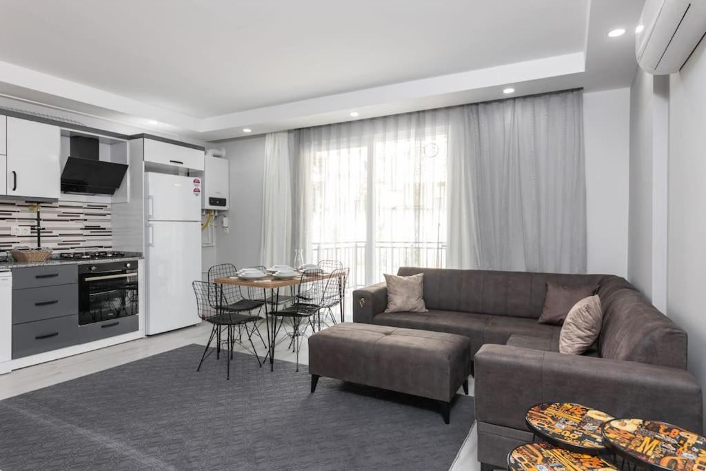 Antalya City Centre Apartment | 3-Şehir Merkezinde Büyük Daire 3 Yatak Odası