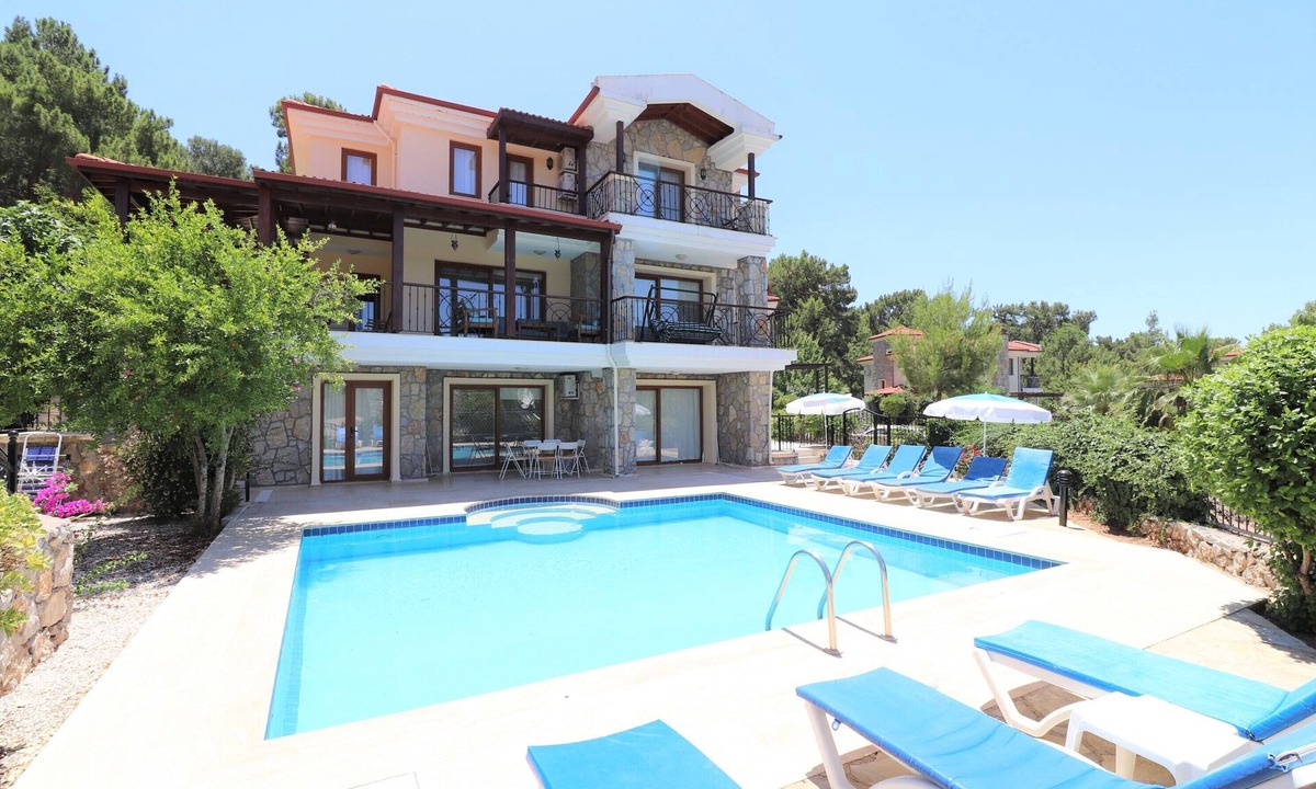 Oludeniz Villa | AX7 5 bedroom 3-storey large villa to rent in Ovacik area