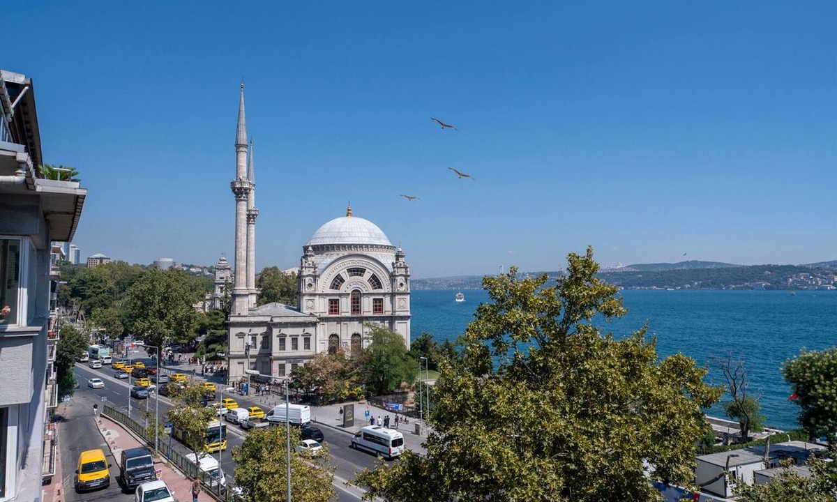 Gumussuyu Mahallesi Apartment | Bosphorus View with Balcony - 3 Bedrooms 2 Bathrooms