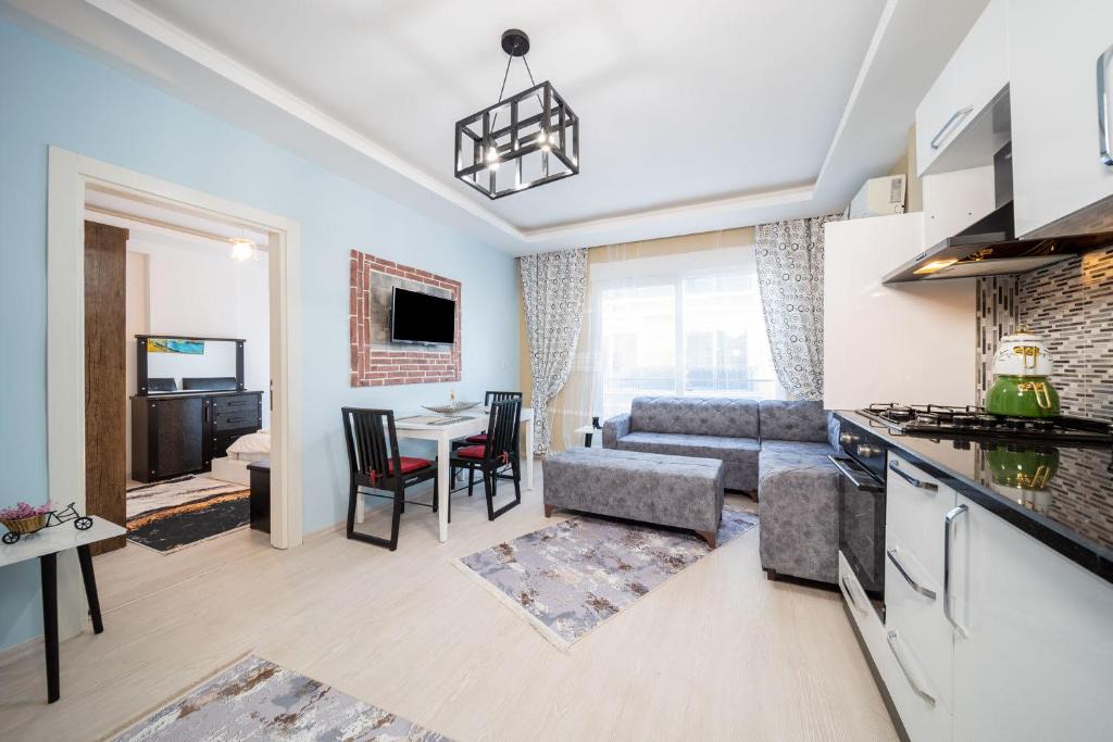 Konyaalti Apartment | Business-Friendly Flat Close to Beach in Konyaalti