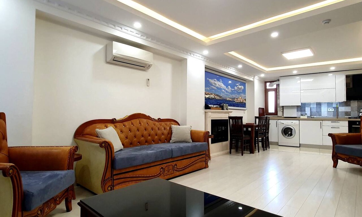 Cihangir Apartment | Cihangir Superior Living 3BR: Open Kitchen, 6 Guests, Public Transport Access