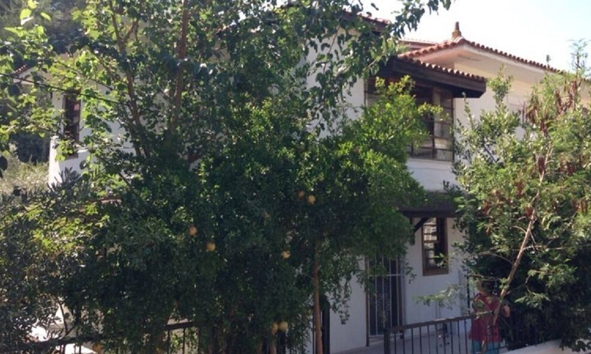 Icmeler City Center House | Corner Garden House - Nature / Beach / City