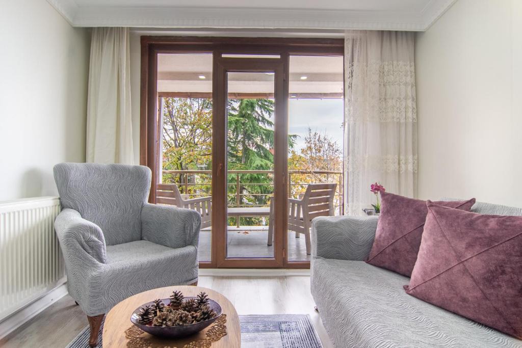 Buyukcekmece Apartment | Cozy 1BR & Sofabed with Two Inviting Balconies