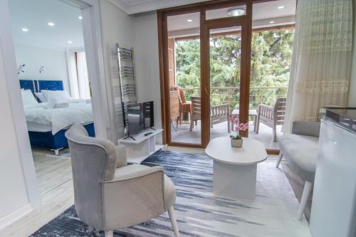Buyukcekmece Apartment | Cozy 1BR with Inviting Balcony