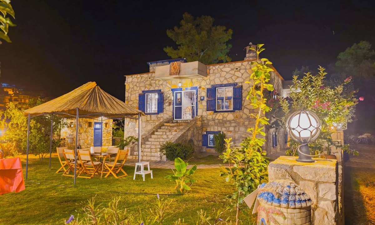 Milas House | Denize Yürüme Mesafesi & Manzaralı Antik Taş Villa (Aile ve Evcil Hayvan Dostu)
