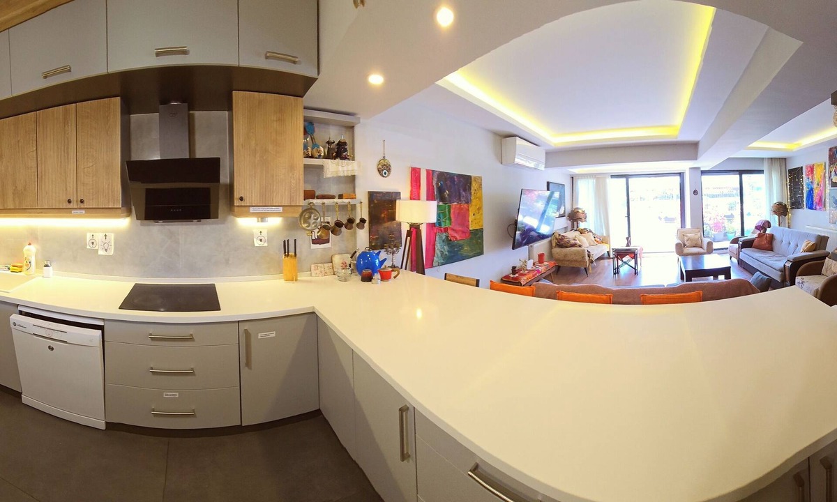 Cankaya Mahallesi House | Elegant & Cozy Retreat Home: City Center Gem by the Seaside, Steps from the Tram