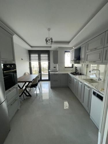 Yomra Apartment | Elezoğlu Apart Luxury Apartments with Sea and City View