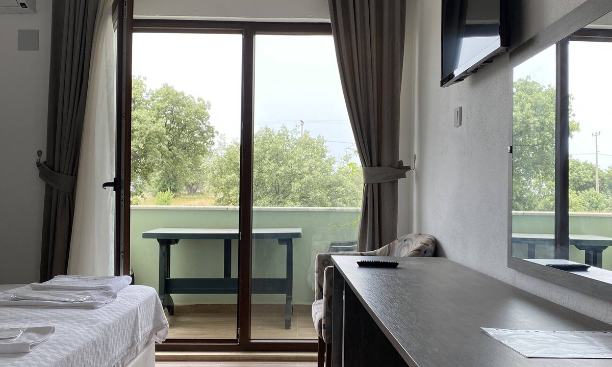 Ezine Hotel | Güneş Yönü Omay Otel