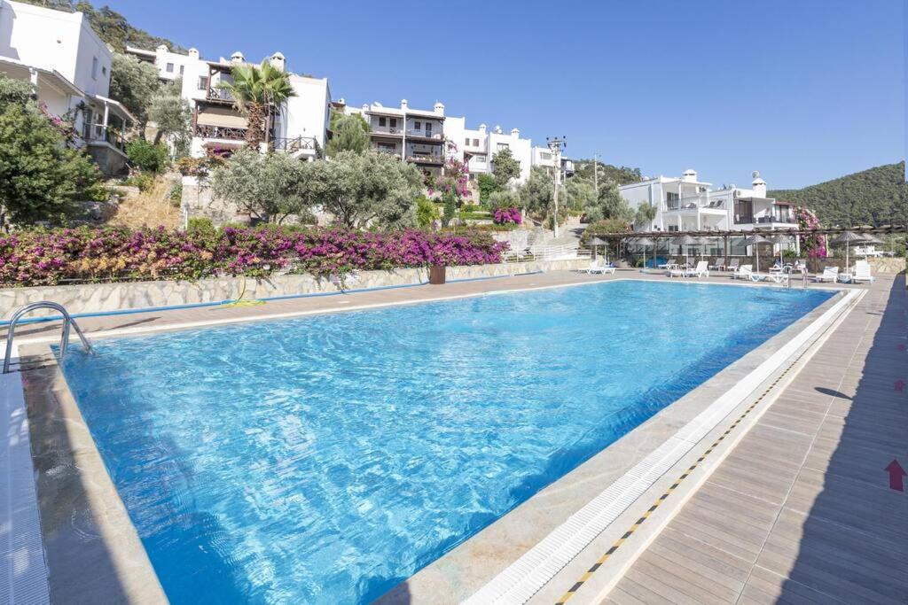 Golturkbuku Apartment | Impressive House with Shared Pool near Paradise Bay in Bodrum
