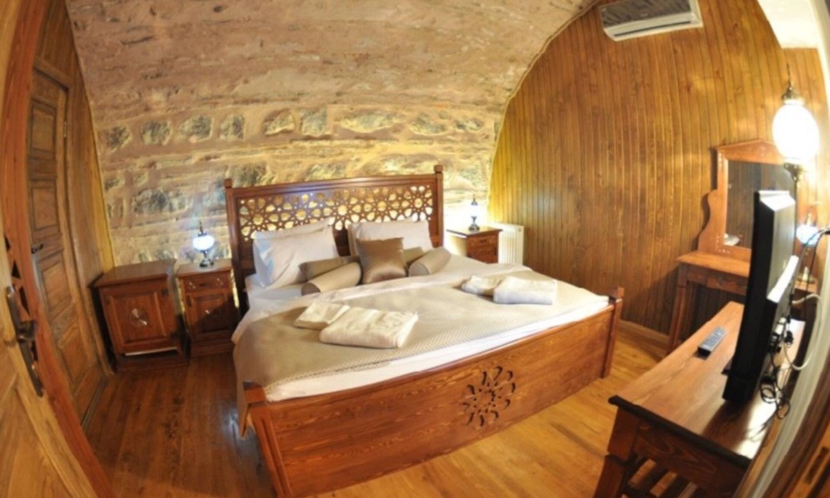 Karacabey Hotel | Issız Han Tarihi Butik Otel