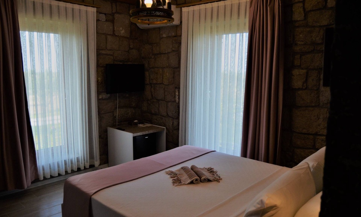 Bozcaada Hotel | Le Petit Hotel ve Bağ Evi