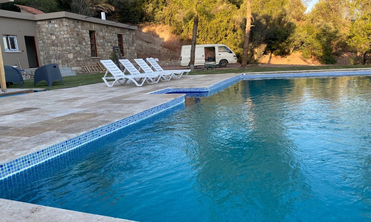 Karaoz House | Lovely Stonehouse with Pool and Backyard in Izmir