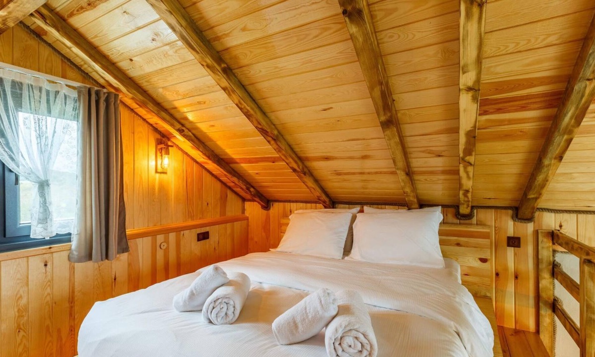 Sile Apartment | Mesmerizing Tiny House On Riverside in Agva