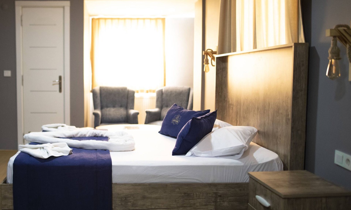 Bayraklı Hotel | Otelizm