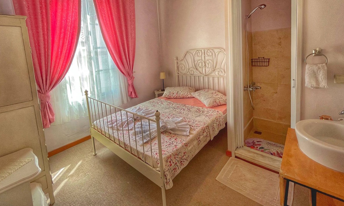 Ayvalik City Center Hotel | Papazin Konagi Pansiyon