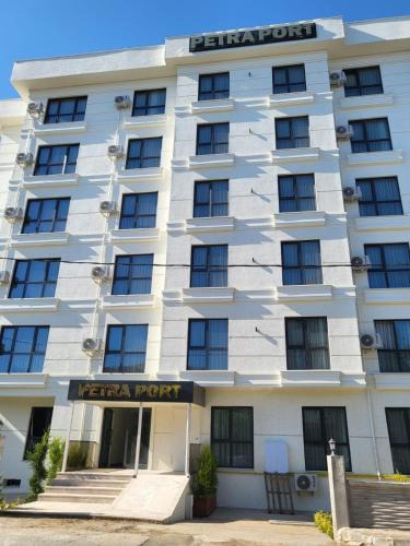 Pendik District Hotel | Petra Port