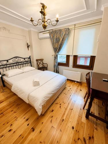 Balat Apartment | Pink Home 5