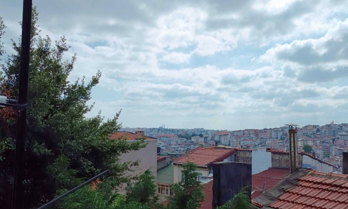 Pera Apartment | Stunning View! 10 Minutes to Istiklal Street, Comfortable Apartment.