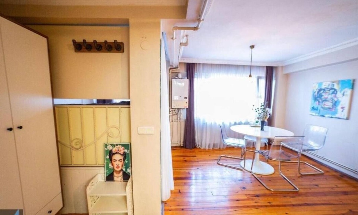 Taksim Apartment | The Legendary Taksim FunHouse