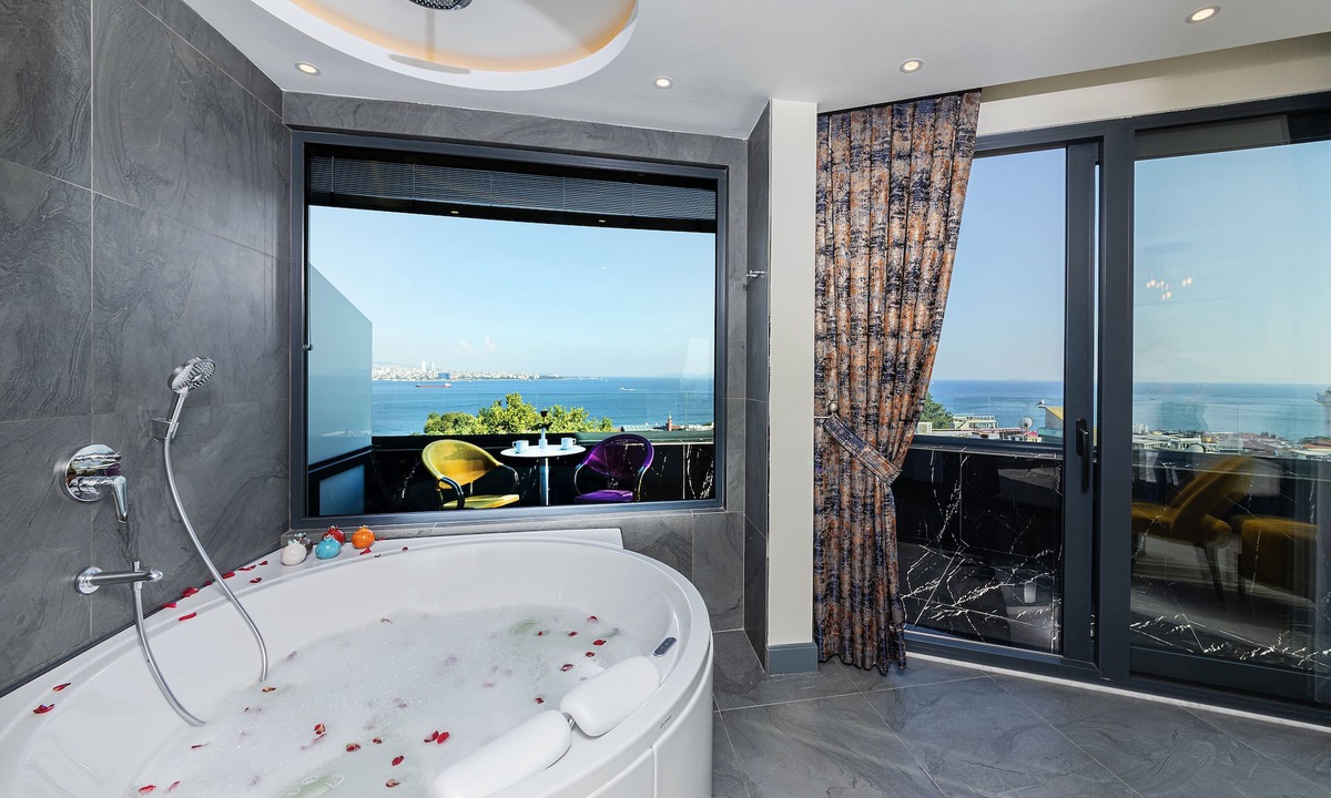 Sultanahmet Hotel | The Magnaura Palace Hotel