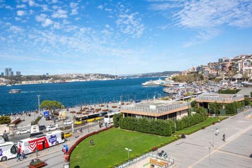 Uskudar Apartment | Top Rated! Bosphorus View 4BR Sleeps 9