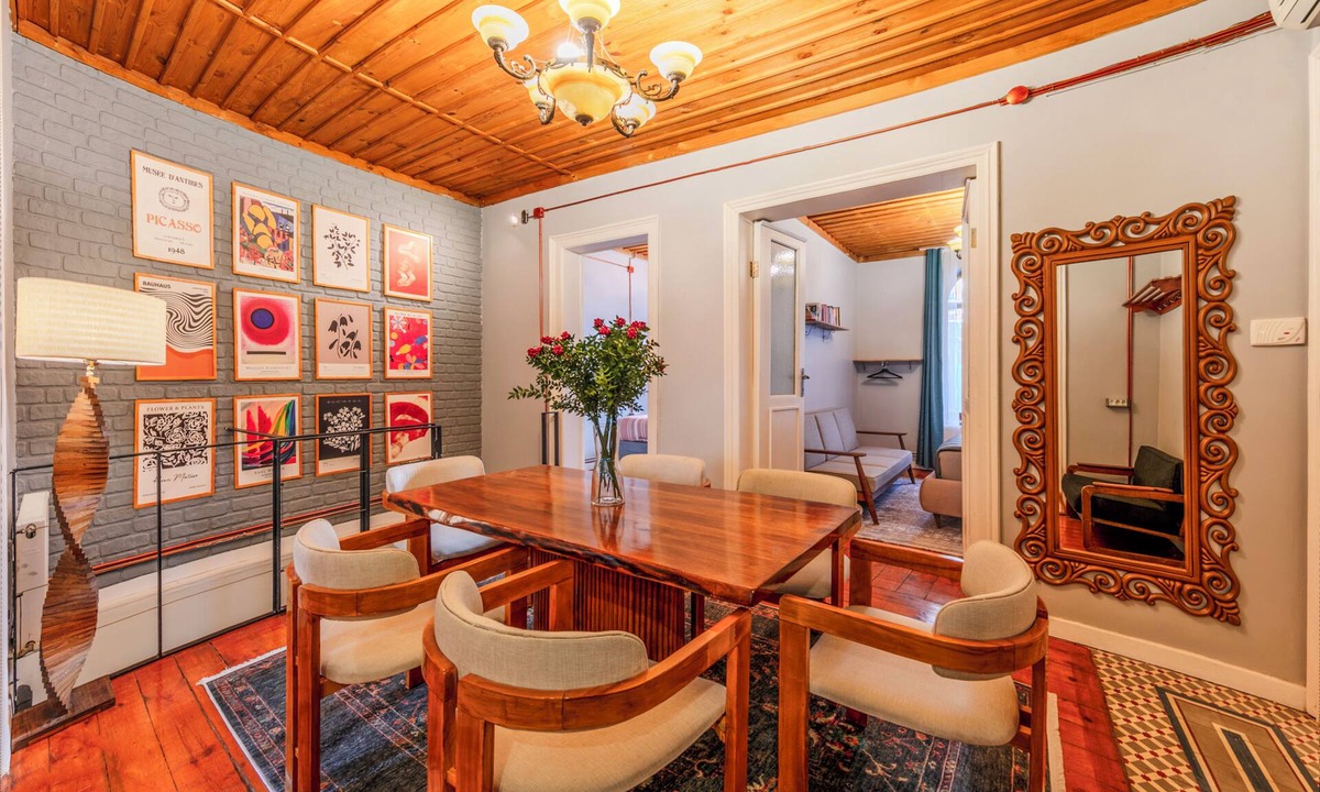Taksim Apartment | Tremendous 4-bedroom apartment with AC in vibrant İstanbul