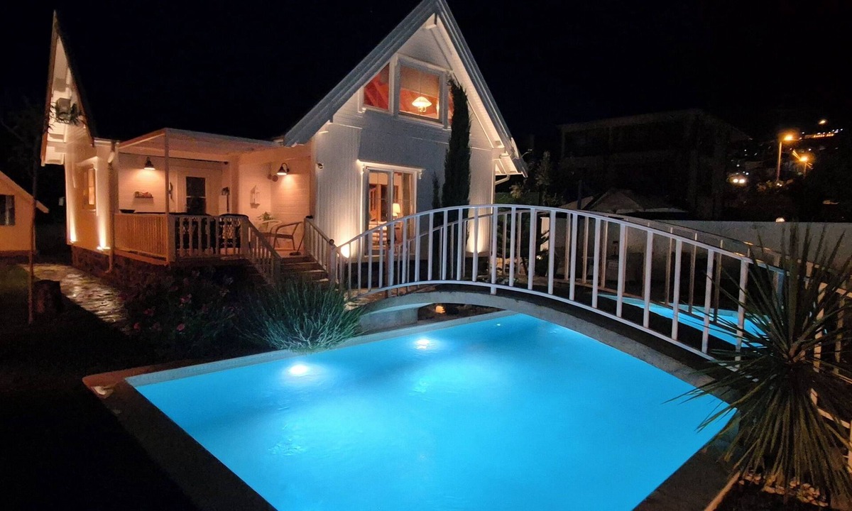 Foca House | Uniqe house with heating pool disingned for holydays.