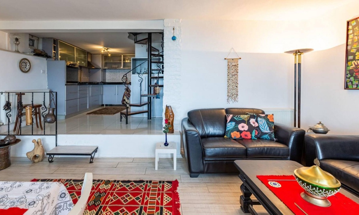Maltepe Villa | Unique House with Tree Inside near Sea in Maltepe