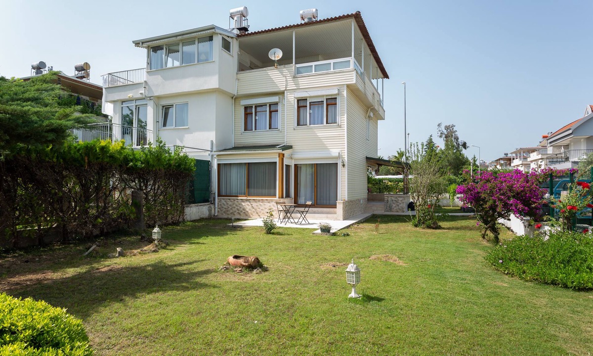 Bogazkent Villa | Villa Olinda - 4 Bed Villa with 200m2 garden!
