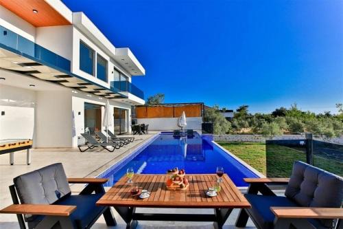 Uzumlu Villa | Villa Olivet-Kalkan- Huge Private Pool and lovely garden-Jakuzzies-Sauna-Turkish Hamam