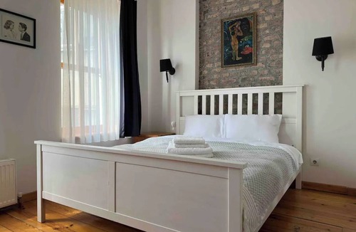Sisli Apartment | 2Br, 2Ba, 1st Floor of Historical Building ,Galata