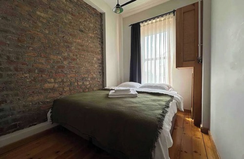 Sisli Apartment | 2Br, 2Ba, 1st Floor of Historical Building ,Galata