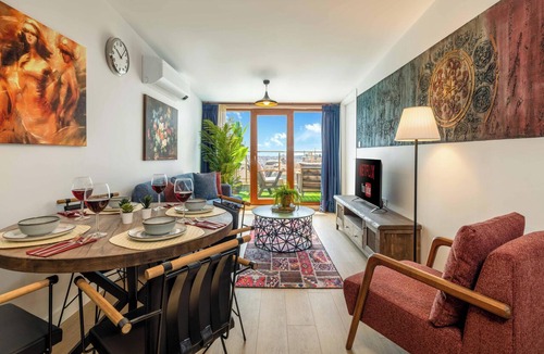 Cihangir Apartment | 5min to Taksim, Bosphorus View & Terrace