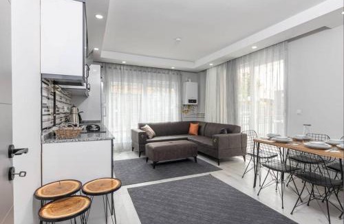 Antalya City Centre Apartment | 7-Şehir Merkezinde 4 Yatak Odalı Dubleks Daire