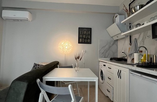 Taksim Apartment | B-Cozy 1-bedroom apartment in enjoyable Istanbul with WiFi, AC