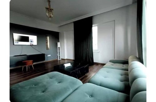 Pendik Apartment | Balcony, pool, nature, parking, 5 minutes from Sabiha Gökçen