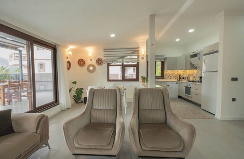 Icmeler City Center Apartment | Beach Suite L Penthouse İcmeler
