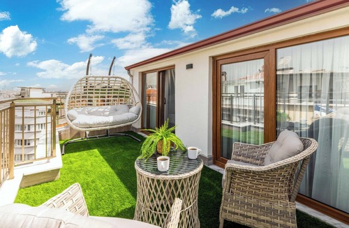 Cihangir Apartment | Bosphorus View Apt with 2 Terraces At Monnas Suite