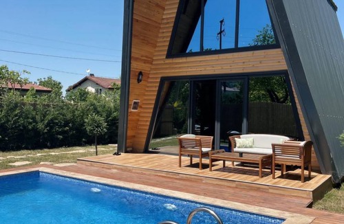 Serdivan House | Bungalow with Pool, Jacuzzi in Bedroom in Sapanca