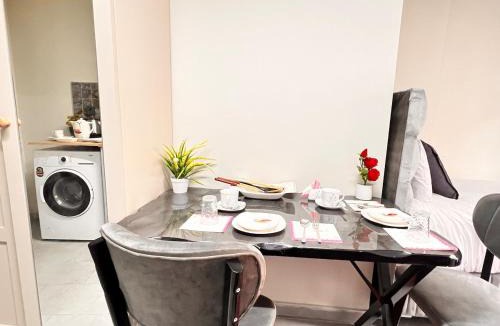 Kumkapi Apartment | Central Comfort Bright Studio