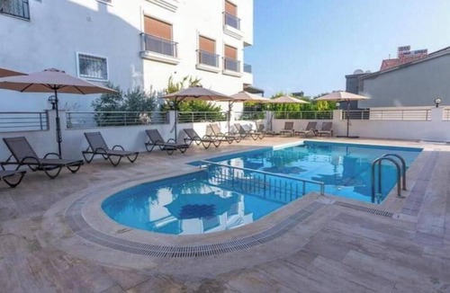 Kadnlar Denizi Mahallesi Apartment | Charming 2-bedroom apartment in fabulous Aydın with AC
