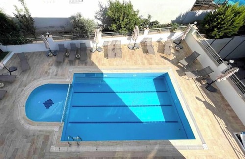 Kadnlar Denizi Mahallesi Apartment | Charming 2-bedroom apartment in Aydın with AC