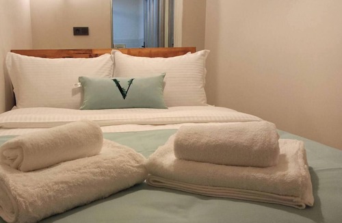 Konak Apartment | Charming Room in Historic Konak, Turkey - Family-Friendly Retreat