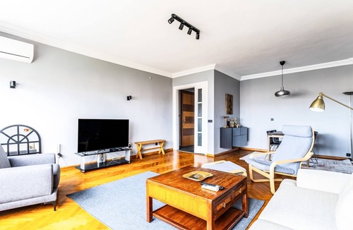 Etiler Apartment | Chic Flat w Balcony 10 min to Zorlu Center