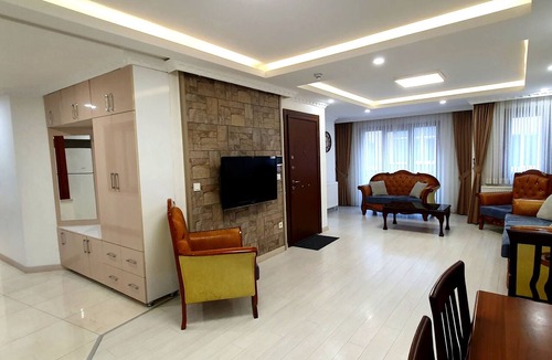Cihangir Apartment | Cihangir Superior Living 3BR: Open Kitchen, 6 Guests, Public Transport Access