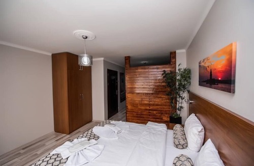 Old City Apartment | Comfort Triple Room with Kichenette