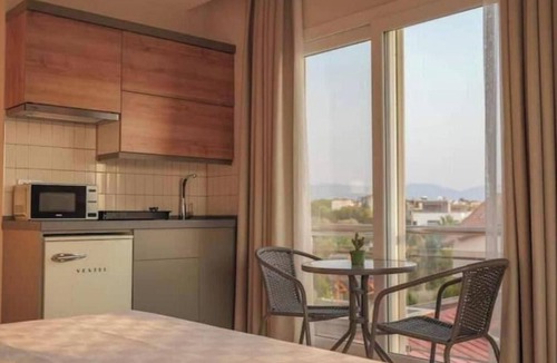 Kadnlar Denizi Mahallesi Apartment | Cool 2-bedroom apartment with AC in Aydın