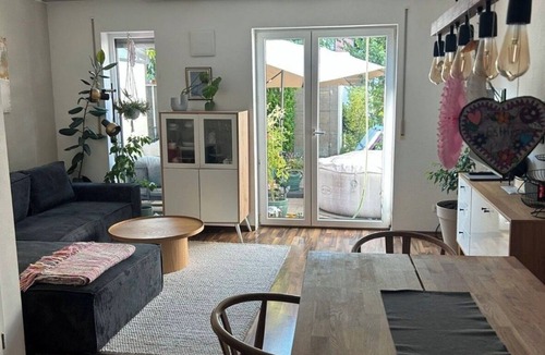 Emirgan Mahallesi House | Cozy 2-bedroom house in tranquil İstanbul with AC