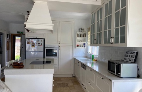 Ildır Koyu House | De'Lale Villa Vacation Home with Stunning Views and a Pool in Izmir Reisdere